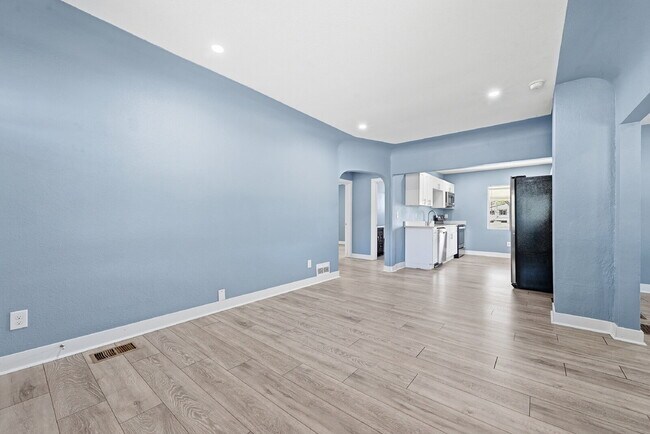 Building Photo - $2,820.95 with $300 off the first month's rent, 4 Beds - 2 Bath, Single Family Home in Denver wit...