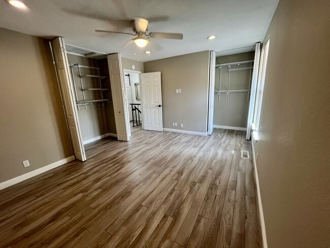 Building Photo - 5472 Roundtree Pl