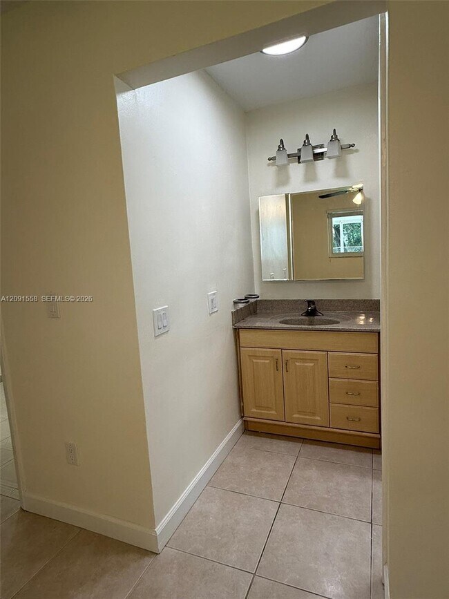 Building Photo - 11450 SW 47th Terrace