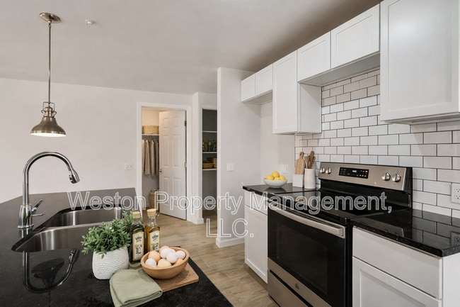 Building Photo - 711 NW 30th St