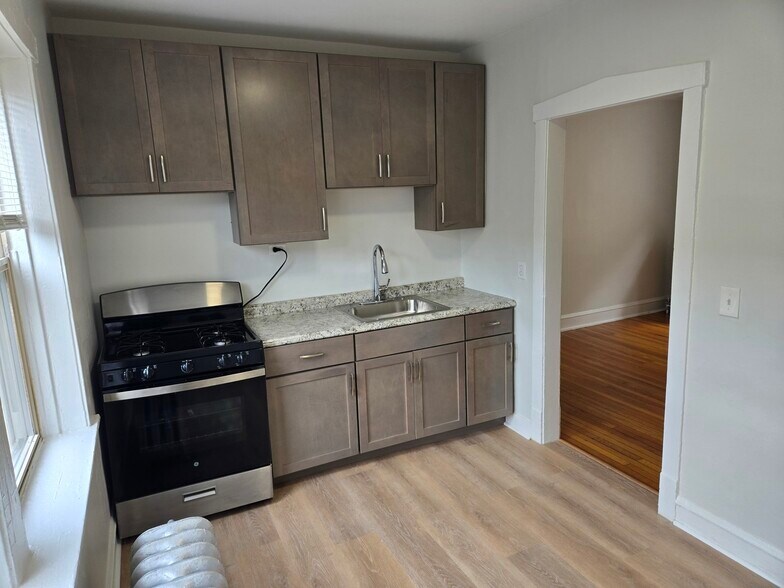 Building Photo - 4827 N Springfield Ave