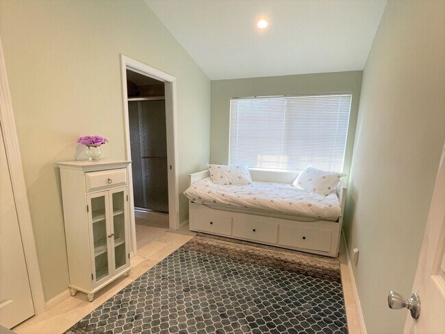 Building Photo - Stunning Woodland Hills Home with Sweeping Views