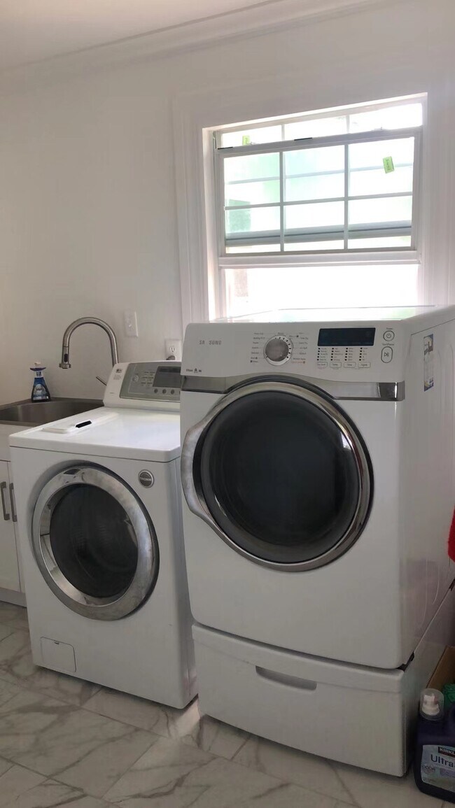 Building Photo - 1033 Henton Ln