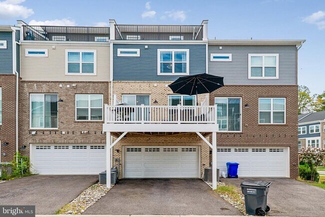 Building Photo - 6941 Waterbury Pl