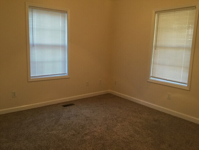 Building Photo - 2 Bedroom 1 Bathroom House minutes from Lige Street Park & Carroll Park!