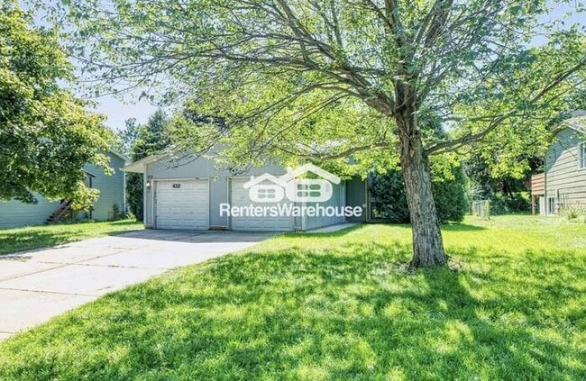 Building Photo - Available 12/1 - Cozy 2 Bed / 1 Bath Side ...