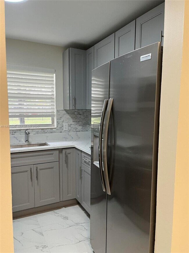 Building Photo - 2134 Lincoln St