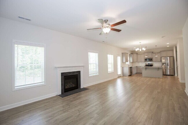 Building Photo - 1170 Camellia Dr
