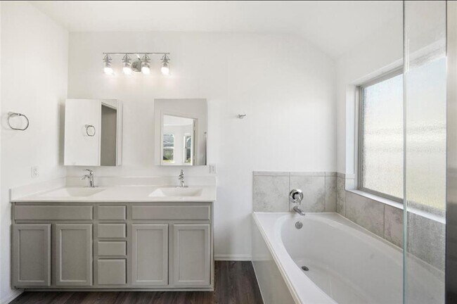 Building Photo - 9326 Victoria Valley Ct