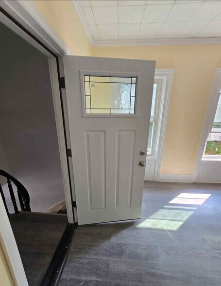 Building Photo - 541 5th Ave