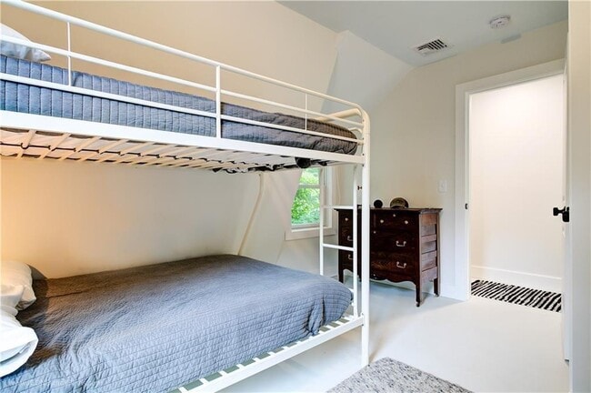 Building Photo - 59 Melrose Ave