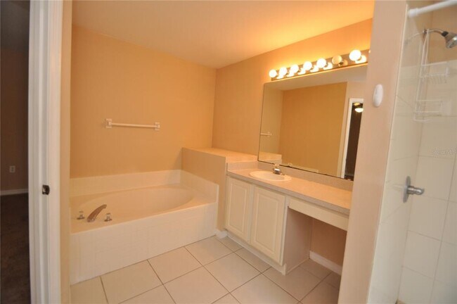 Building Photo - 65 Rolling Fern Dr