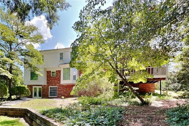 Building Photo - 3770 Fox Hills Dr SE