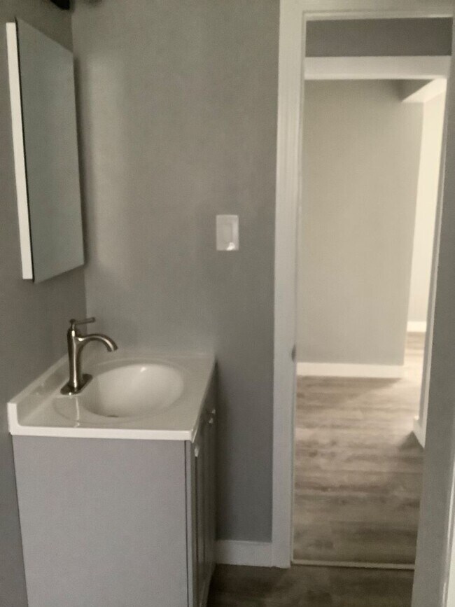 Building Photo - Completely Renovated 3 Bedroom Downstairs Unit! $2,995