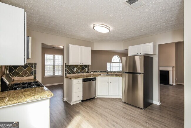 Building Photo - 4949 Lake Park Ln