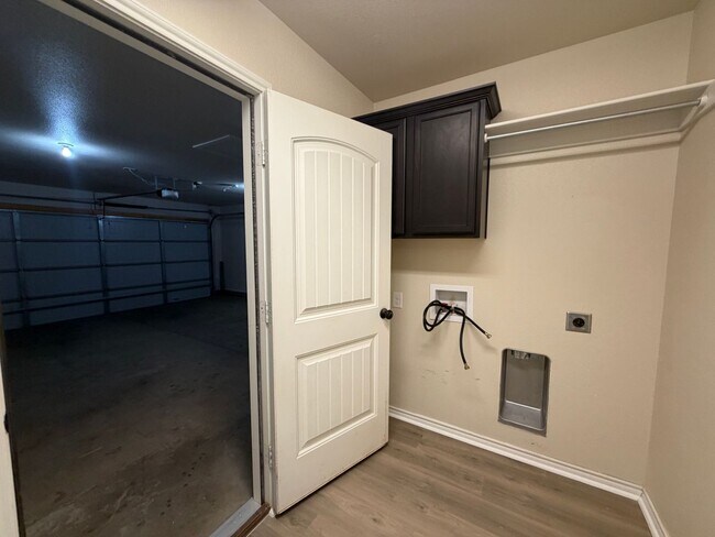 Building Photo - 3/2 in Frenship ISD, available MAY!!!