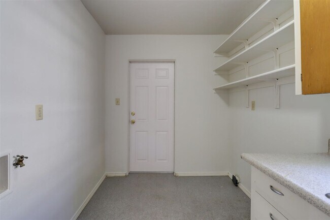 Building Photo - 116 E Leroux St