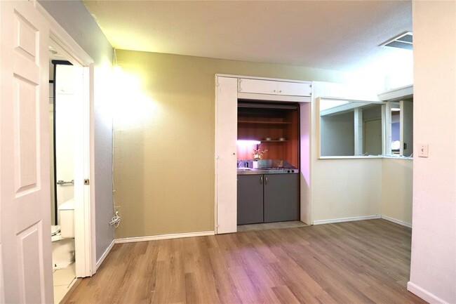 Building Photo - 3210 Cloverdale St