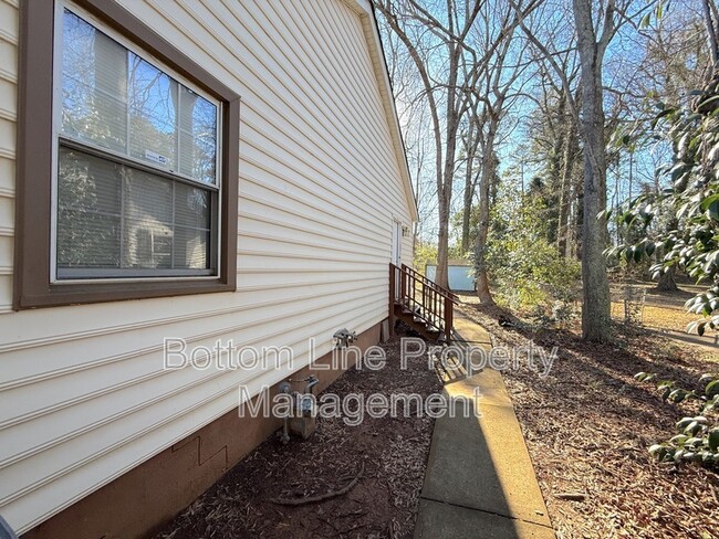 Building Photo - 8322 Viola Dr