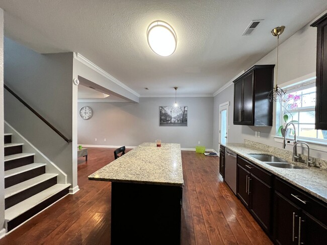 Building Photo - 3 bedroom home in Portmsouth