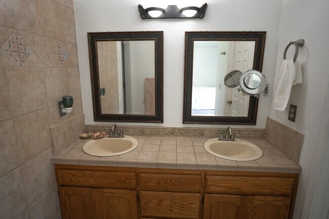 Building Photo - 1185 Partridge Dr