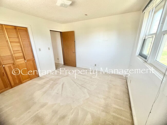 Building Photo - Cute 2 bedroom 1 bath Uptown!