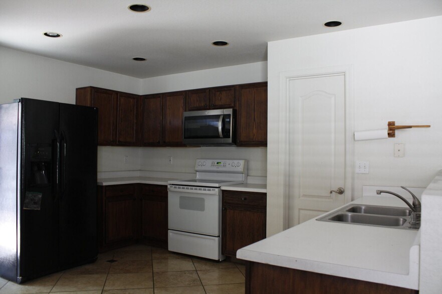 Building Photo - 2817 W Silver Creek Ln