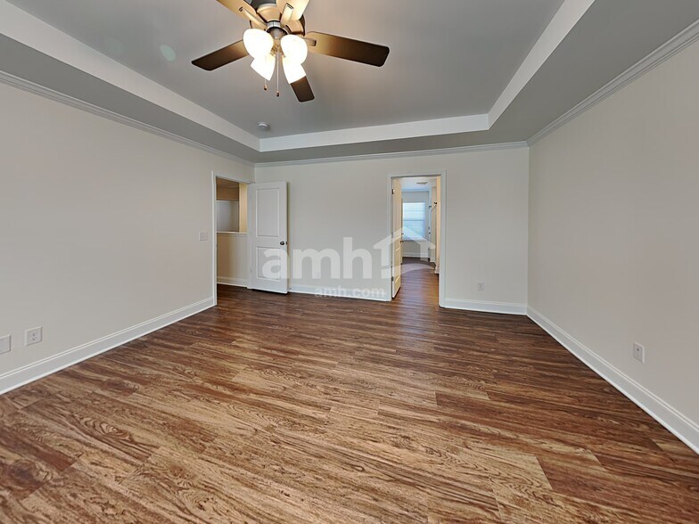 Building Photo - 3016 Esquire Dr