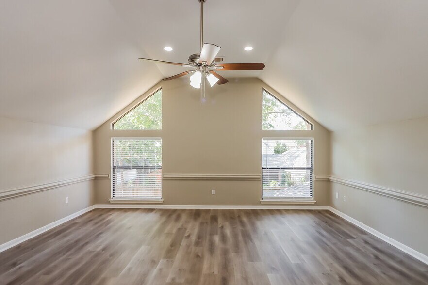 Building Photo - 6031 Spring Creek Ln