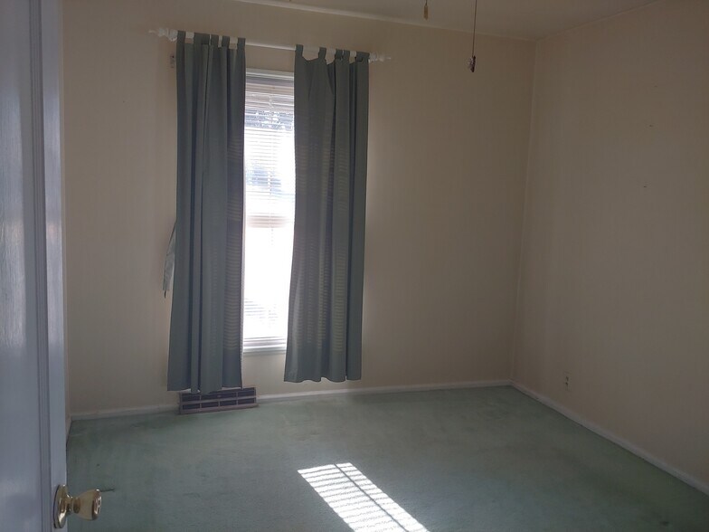 Master bedroom, viewed from the door. - 7415 1st Ave S