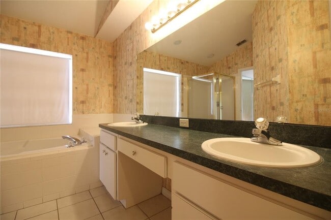 Building Photo - 2313 Colony Club Dr