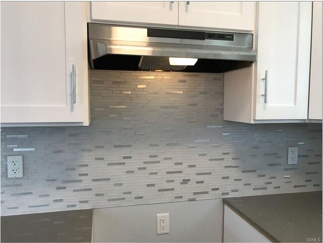 Building Photo - 85(221)