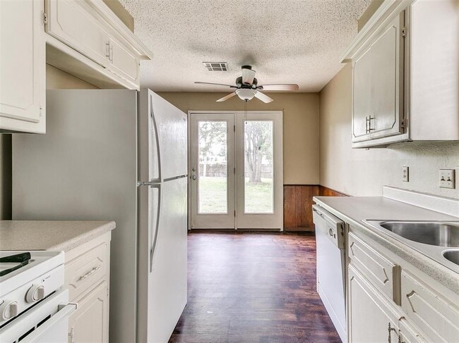 Building Photo - 1303 Homeland Ave