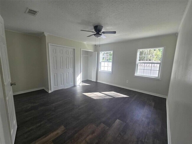 Building Photo - 4302 Venice Dr