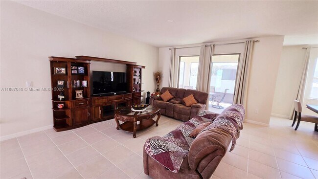 Building Photo - 2647 E Lake Pointe Dr