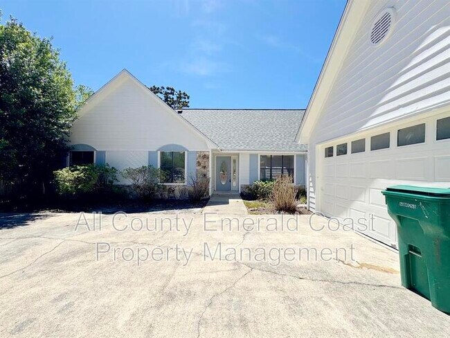 Building Photo - 710 Swan Ln