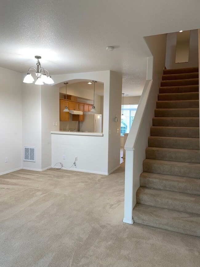 Building Photo - Holiday Move-in Special! 3br/3ba Townhouse near 170th ave MAX station