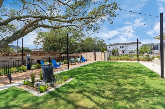 Building Photo - 1521 Beach Oak Dr