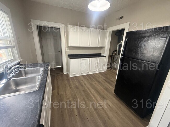 Building Photo - $945- 3 bed 1 bath home - Single Family Home