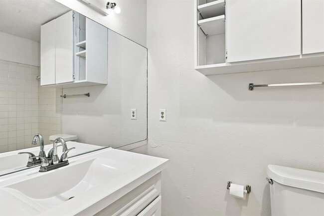 Building Photo - 5700 Cherry Park
