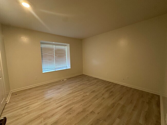 Building Photo - 838 Green Ridge Dr