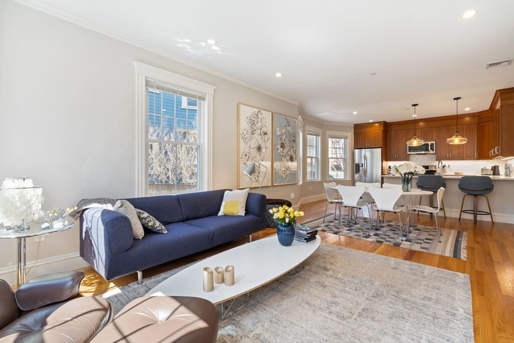 Building Photo - 35 Upland Rd