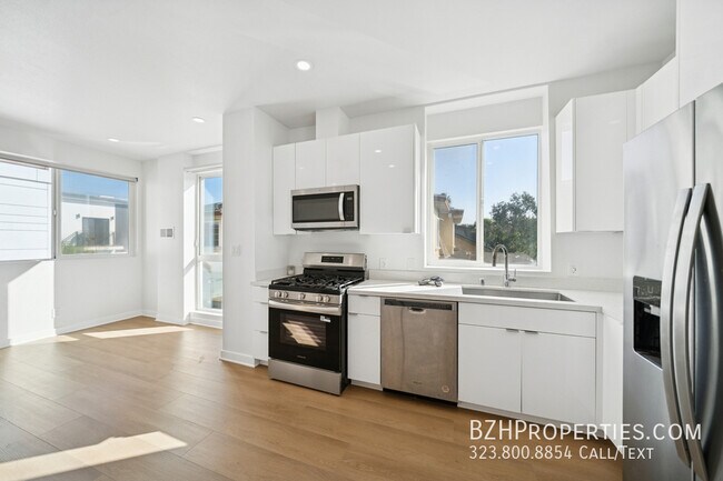 Building Photo - 4525 St Elmo Dr