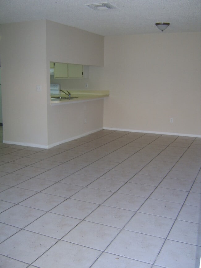 Building Photo - Patio Home, Minutes Away From UCF, Technology Park, & the E/W Expressway