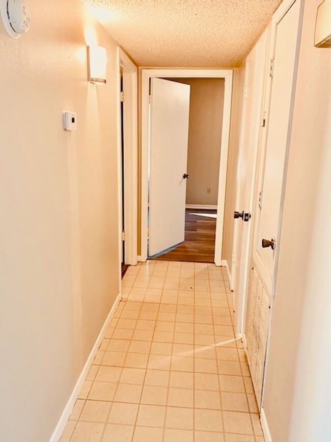 Building Photo - BEAUTIFUL COUNTRY 2 BEDROOM LEASE HOME IN ...