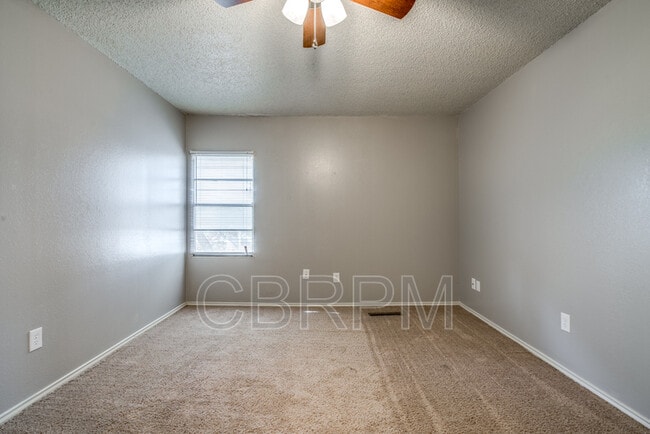 Building Photo - 5330 Kenosha Ave