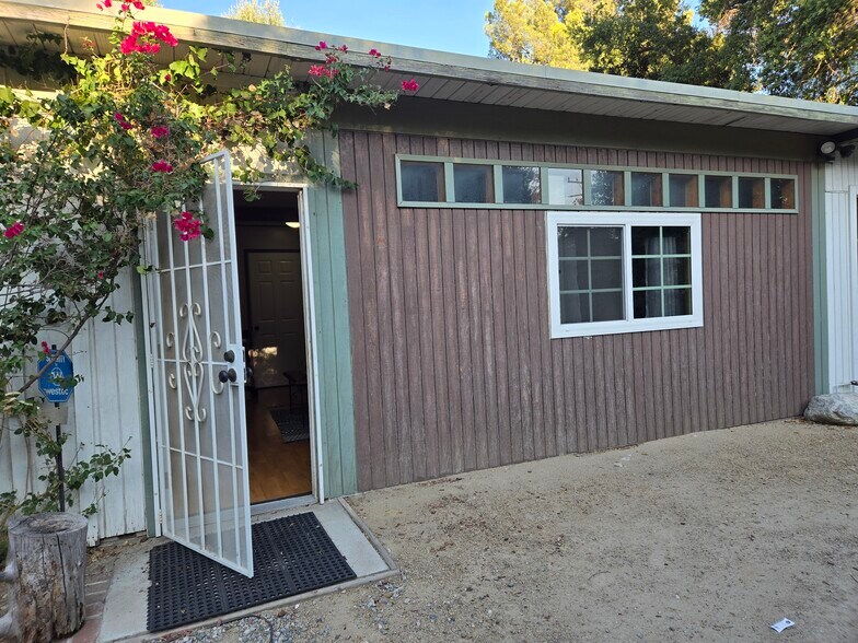 Building Photo - 1043 Alamosa Dr