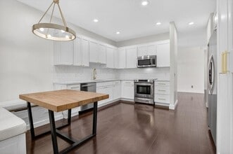 Building Photo - 10530 Lake Vista Cir