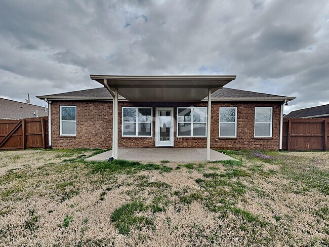 Building Photo - 1075 Savannah Ave