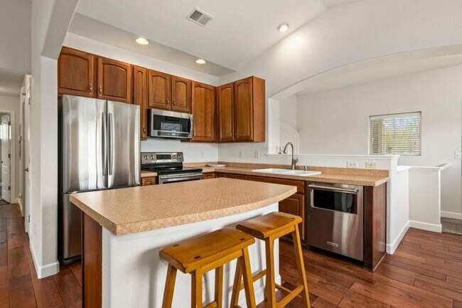 Building Photo - 5014 Brookfield Dr